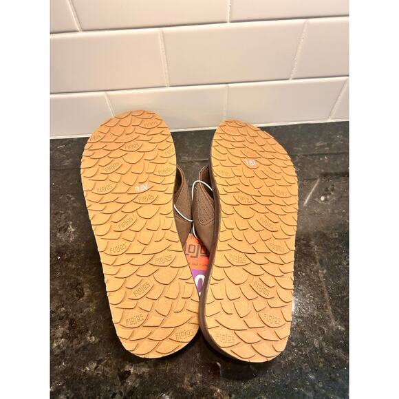 NWT Flojos Men's Slip-On Flip Flop Sandals Everyday Comfort Summer Brown Size 10 - Picture 10 of 10